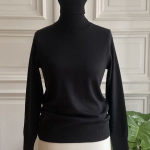 schwarzer Rollkragenpullover